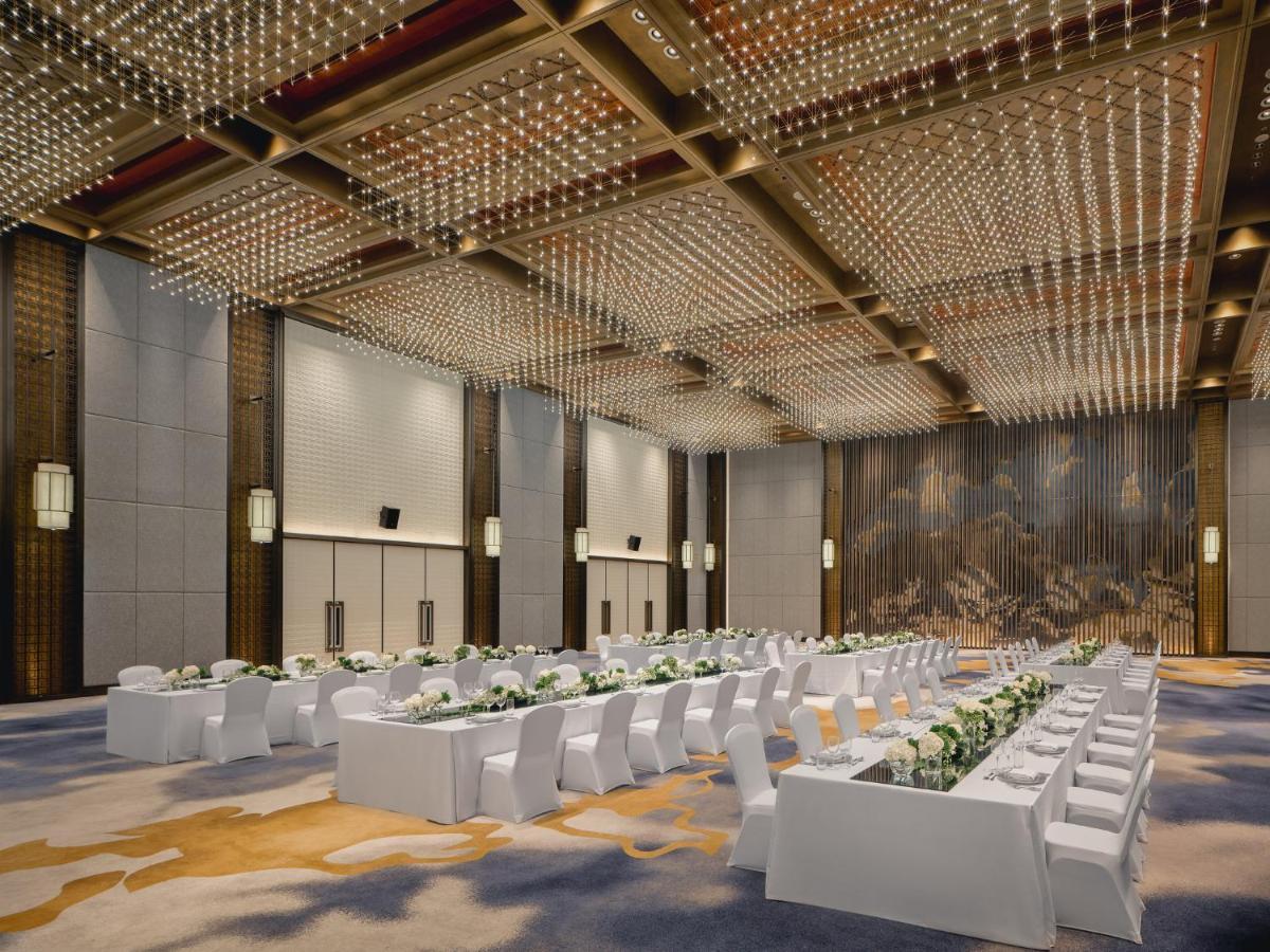 Hualuxe Kunshan Huaqiao By Ihg - F1 Racing Preferred Hotel Exteriör bild