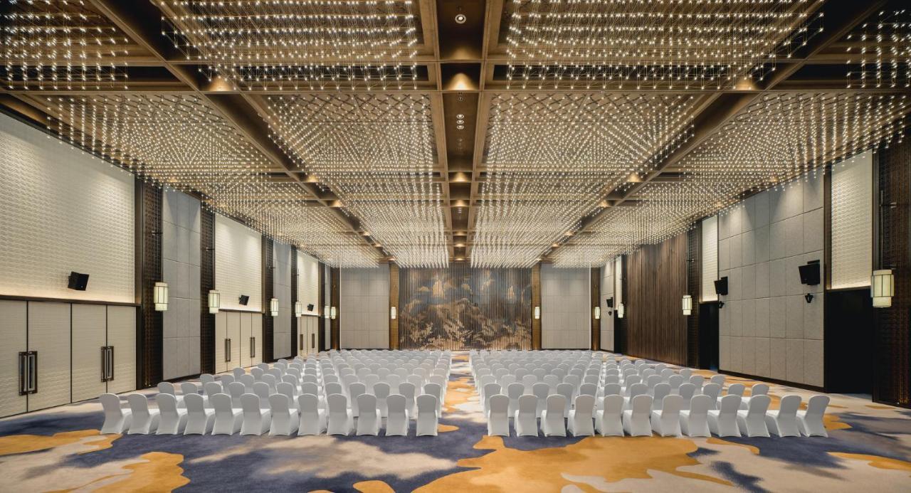 Hualuxe Kunshan Huaqiao By Ihg - F1 Racing Preferred Hotel Exteriör bild