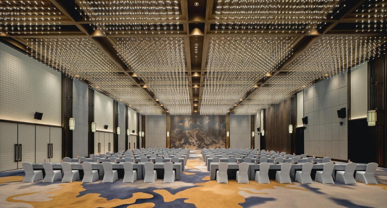 Hualuxe Kunshan Huaqiao By Ihg - F1 Racing Preferred Hotel Exteriör bild