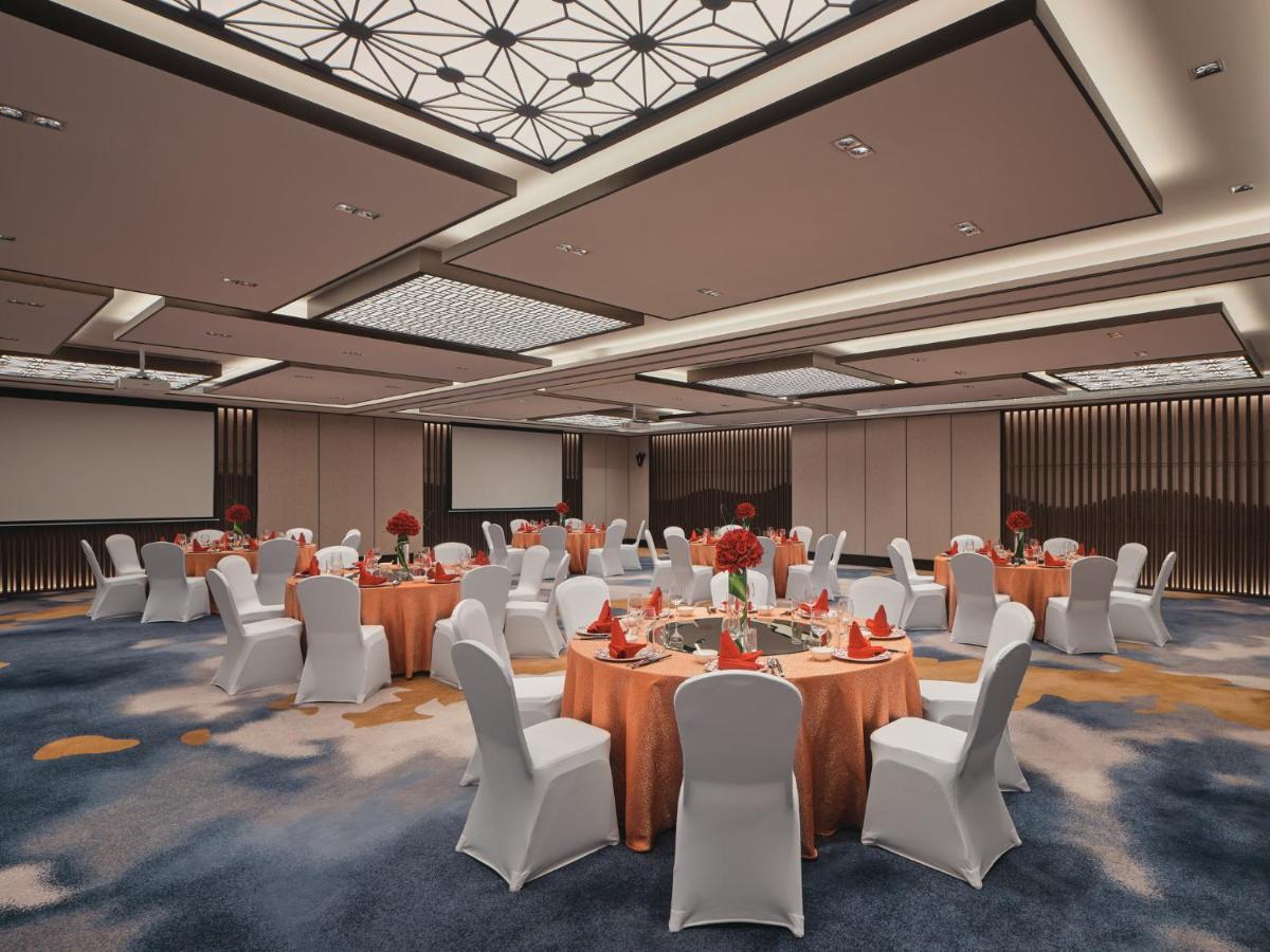 Hualuxe Kunshan Huaqiao By Ihg - F1 Racing Preferred Hotel Exteriör bild